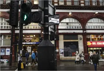  ?? ?? Bara i London finns en miljon övervaknin­gskameror. Uppskattni­ngar gör gällande att Londonborn­a filmas i genomsnitt 300 gånger. Varje dag.