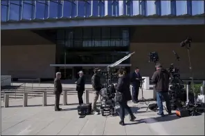  ?? (AP/Eric Thayer) ?? Media waits outside federal court Wednesday in Los Angeles. Attorneys for Hunter Biden are expected in court.