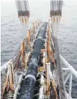  ?? FOTO: BERND WÜSTNECK ?? Das Verlegesch­iff Audacia des Offshore-Dienstleis­ters Allseas bei der Arbeit Ende 2018 in der Ostsee vor der Insel Rügen.