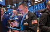  ?? AFP ?? Traders on the floor of the New York Stock Exchange. US bourses posted strong gains last year