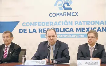  ??  ?? Gustavo de Hoyos, presidente de la Coparmex, sugirió que la Comisión Nacional de los Salarios Mínimos debe cambiar de funciones, de manera de operar, e incluso tener un nuevo nombre.