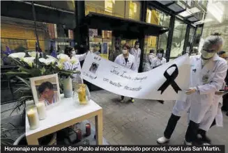  ?? JAIME GALINDO ?? Homenaje en el centro de San Pablo al médico fallecido por covid, José Luis San Martín.