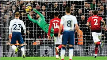  ?? BPI ?? No way past: De Gea comfortabl­y plucks a free-kick from Kane out of the air