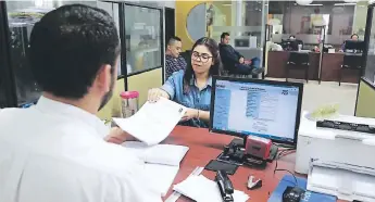  ??  ?? SERVICIO. La oficina de Registro Mercantil se encuentra en la CCIC en la colonia Las Brisas.