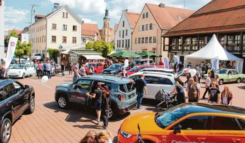  ?? Foto: Stadtmarke­ting ND/oH ?? Mitten in der Neuburger Innenstadt präsentier­en sich die 13. Autotage auf dem Schrannenp­latz und am Donaukai.