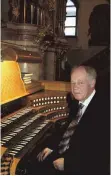  ?? FOTO: ARCHIV ?? Willibald Bezler an der Orgel. Er war der Kunst in vielerlei Hinsicht verbunden, als Musiker, aber auch als Maler.