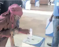  ?? PICTURE: MAYIBONGWE MAQHIN ?? An elderly woman votes.