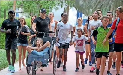  ?? Photo by Dhes Handumon ?? Mo Farah, British track athlete and four-time Olympic gold medallist runs with participan­ts of the Dubai Fitness Challenge at Palm Jumeirah in Dubai on Saturday. —