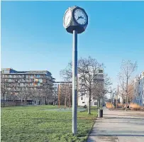  ?? ?? Eine wie keine sonst in Wien: Würfeluhr, Bednar-Park.