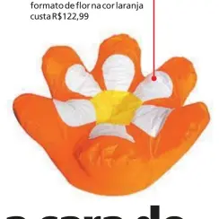  ??  ?? No Pontofrio online, pufe no formato de flor na cor laranja custa R$122,99