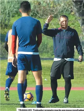  ??  ?? TRABALHO. Treinador promete reação aos maus resultados