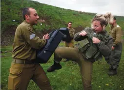  ?? (Nir Elias/Reuters) ?? A FEMALE SOLDIER from the Haraam Artillery Battalion is trained in Krav Maga at a base on the Golan Heights on March 1.