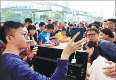  ?? LI ZHIHAO / FOR CHINA DAILY ?? A shop assistant introduces the new iPhone X in November. China is a major assembly line and market for the iPhone.