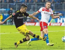  ?? FOTO: AFP ?? Christian Pulisic (li.) trifft, Kyriakos Papadopoul­os bleibt Zuschauer.