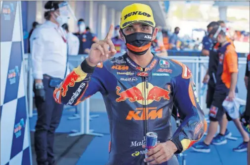  ??  ?? Jorge Martín, después de conseguir la pole de Moto2 en el GP de España celebrado en el Circuito de Jerez-Ángel Nieto en el mes de julio.