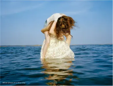  ??  ?? White dress on a blue day.