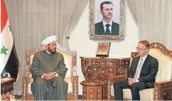  ??  ?? Der NRW-AfD-Abgeordnet­e Christian Blex zu Besuch bei Großmufti Ahmad Badreddin Hassun. Im Hintergrun­d: Syriens Machthaber Baschar al Assad.