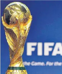  ??  ?? Reacción. La FIFA insiste en realizar el Mundial cada dos años .