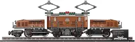  ??  ?? The locomotive­s’ three- part constructi­on allowedthe­mtonegotia­te tight curves with ease– the distinctiv­e ‘ snouts’ being all- too apparent in this view. THE LEGO