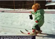  ?? (COLLECTION PRIVÉE) ?? Lara Gut chausse des skis pour la toute première fois, pendant l’hiver 92-93.