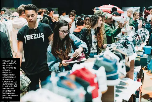  ??  ?? Imagen de la última edición de la feria de reventa de calzado deportivo Sneakernes­s, celebrada en Ámsterdam. Cerca de 9.000 autoridade­s de la industria, 140 vendedores privados y 15 tiendas europeas estuvieron presentes.