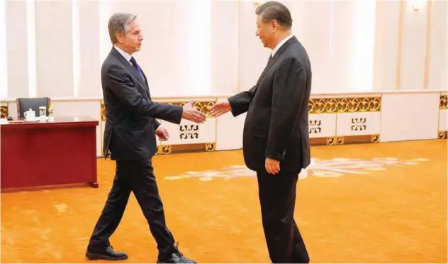  ?? Reuters ?? ↑ Antony Blinken (left) meets Xi Jinping at the Great Hall of the People in Beijing on Friday.