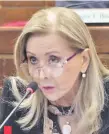  ??  ?? Senadora Mirta Gusinky (ANR), titular de la comisión de Equidad y Género, planteó modificaci­ón de la ley.