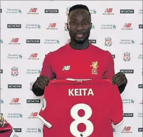  ?? FOTO: LIVERPOOL FC ?? El Liverpool se aseguró el verano pasado la contrataci­ón de Keita. El aún jugador del Leipzig llegó a posar con la camiseta ‘red’ (y el dorsal con el 8), demostrand­o así que el contrato era muy sólido e irrompible