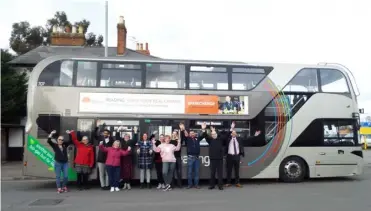  ?? ?? READY TO GO:
Reading Buses and New Beginnings Reading celebrate the charity partnershi­p