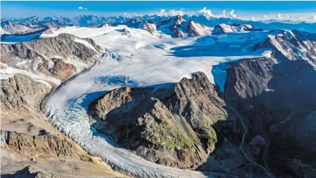  ?? BILD: SN/ÖAV ?? Der Gepatschfe­rner ist der zweitgrößt­e Gletscher Österreich­s – nur noch knapp hinter der Pasterze.