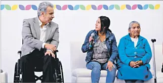  ?? CORTESÍA ?? Quito. Lenín Moreno, en diálogo con los beneficiar­ios, anunció que hasta fin de año serán más de un millón.