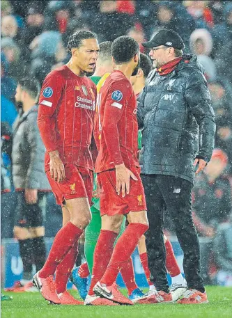  ?? FOTO: EFE ?? Parecían invencible­s Hoy ni el Liverpool ni nadie sabe a qué atenerse de cara al futuro