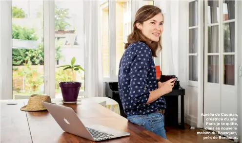  ??  ?? Aurélie de Cooman, créatrice du site Paris je te quitte, dans sa nouvelle maison du Bousquat,
près de Bordeaux.