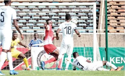  ?? -Gambar AFP ?? PENYERANG Kenya Ogada Michael Olunga menjaringk­an gol pada perlawanan kelayakan Piala Negara Afrika menentang Ghana.