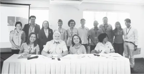  ??  ?? Signing the MOA for the RAFI and KKMK partnershi­p were (from left): Maria Iris Andrino, Exec. Director of the Dolores Aboitiz Children’s Fund of the Ramon Aboitiz Foundation Inc. (RAFI); Jon Ramon Aboitiz, Chairman and President of RAFI, Cebu City...