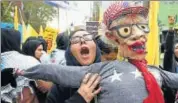  ??  ?? An Iranian student chants slogans as she carries an effigy during an anti-us demonstrat­ion in Tehran. REUTERS