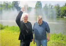  ?? FOTO: SEBASTIAN DINGLER ?? Bernhard Leonardy (links) wird am Sonntag Orgelmusik spielen, während Roman Conrad die Wasserorge­l steuert.