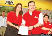  ??  ?? APOYO. EL SECTOR AGROPECUAR­IO EMITIÓ UN PRONUNCIAM­IENTO EN EL QUE RESPALDAN AL FMLN.