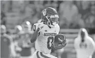  ?? BRYAN TERRY/THE OKLAHOMAN ?? Oklahoma’s Eric Gray runs for a touchdown during a spring football game at Gaylord Family-Oklahoma Memorial Stadium in Norman on April 24.