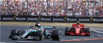  ?? Bild: MATTHEW CHILDS ?? BLEV PÅKÖRD. Lewis Hamilton skuggades av Kimi Räikkönen och blev sedan påkörd av finländare­n.
