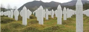  ?? FOTO: MICHAEL BÜKER, WIKIMEDIA COMMON ??               Beim Massaker von Srebrenica wurden 1995 mehr als 8.000 Bosniaken ermordet. Forscher fanden nun heraus, dass feindselig­es Verhalten ansteckend ist.