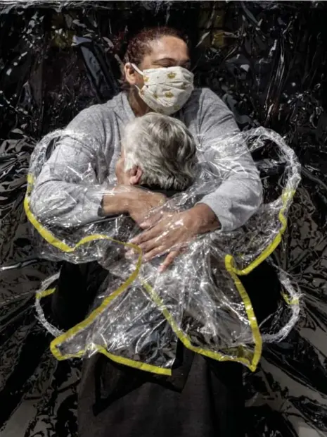  ??  ?? De World Press Photo van het jaar, van de Deen Mads Nissen, de winnaar in de categorie algemeen nieuws.