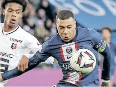  ?? MOHAMMED BADRA ?? PARIS Saint-Germain’s Kylian Mbappe, right, and Rennes’ Warmed Omari fight for possession during their French Ligue 1 clash at Stades Rennais FC in Paris this past weekend. |
EPA
