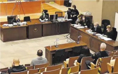  ?? MANOLO NEBOT ?? Imagen del jurado popular que juzgó el caso el pasado 2 de marzo en la Audiencia Provincial de Castelló.