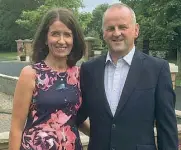  ??  ?? Ferito Sean Cox con la moglie Martina