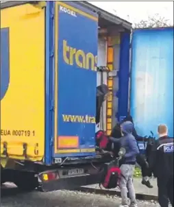  ??  ?? A still from the video on Twitter, showing suspected migrants climbing off the lorry