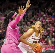  ?? Special to NWA Democrat-Gazette/DAVID BEACH ?? Arkansas’ Kiara Williams (right) looks for a shot against LSU on Sunday at Bud Walton Arena in Fayettevil­le. Williams, a sophomore, led the Razorbacks with a career-best 19 points in a 62-57 loss.