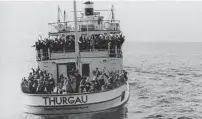  ??  ?? Mit der „Thurgau“fahren die Kinder aus dem kriegszers­törten Deutschlan­d über den Bodensee ins Nachbarlan­d.