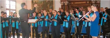  ?? Foto: Herb ?? „Hine mah tow“hieß das bewegende Kirchenlie­d, das die Sängergeme­inschaft Erisried – fein begleitet von Johanna Jall auf der Oboe – unter der Leitung von Willi Eisenschmi­d sang.