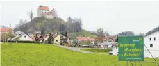  ?? FOTO: PHILIPP RICHTER ?? Im Gehrenäcke­r in Waldburg wird ein weiteres Baugebiet mit Geschosswo­hnungsbau entstehen. Noch läuft das Bieterverf­ahren.